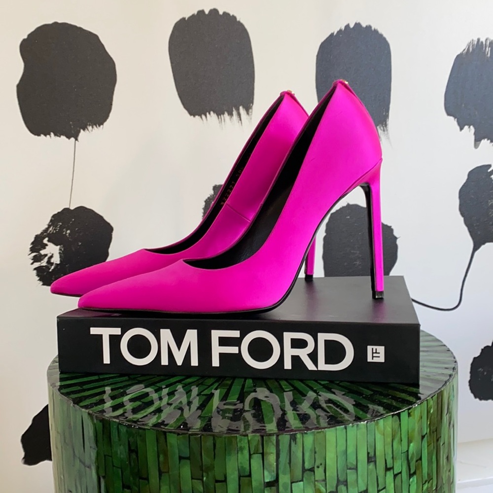 TOM FORD PINK SATIN POINTED HEELS 40.5